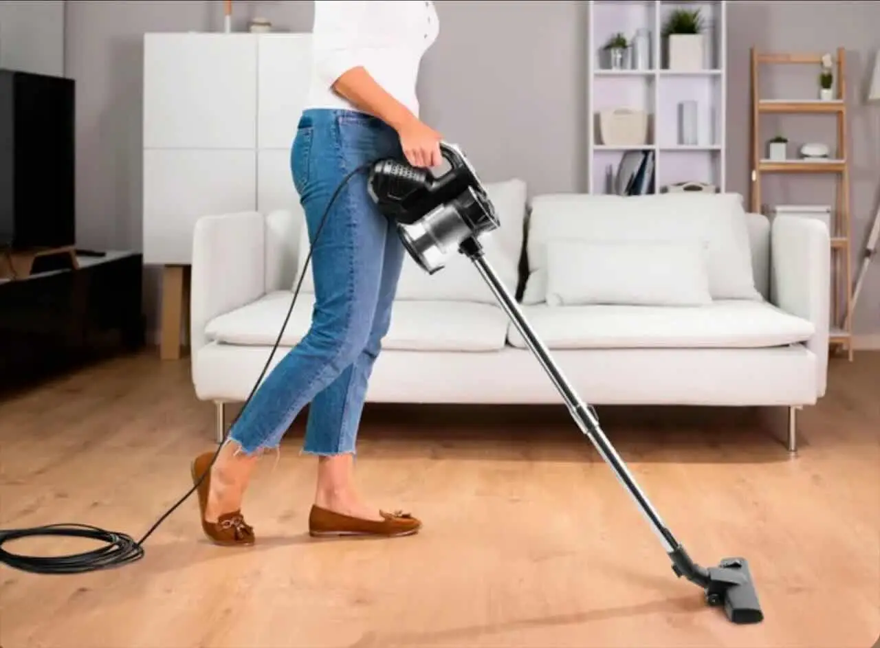 Hai sempre usato l&#8217;aspirapolvere ma lo odi? Ecco il metodo alternativo più veloce e silenzioso