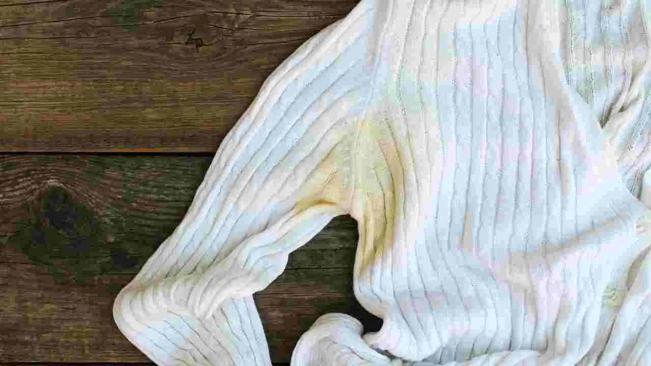 Se il tuo sudore macchia i vestiti di giallo potrebbe essere questo problema di salute